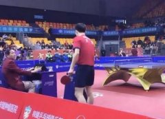 国乒世界冠军怒踢箱子 运动员释放压力也得注意